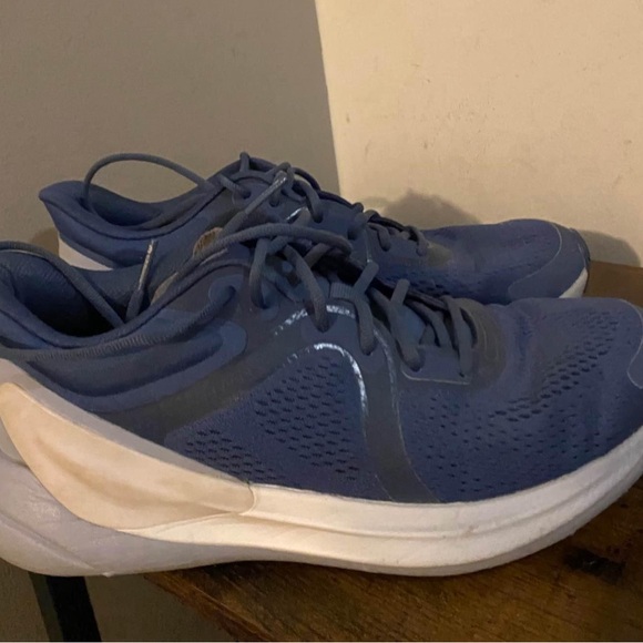 Lululemon bliss feel running shoe size 8 - Picture 2 of 4